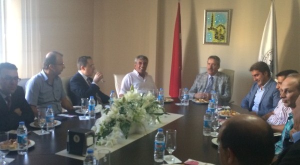 İl Valimiz Sayın M.Cahit KIRAÇ ve vali yardımcısı Sayın Ahmet Dalkıran ile birlikte derneğimize nezaket ziyaretinde bulundular.